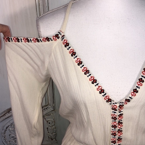 Pins And Needles Cold Shoulder Long Sleeve Boho Style Romper Size XS - Picture 2 of 8